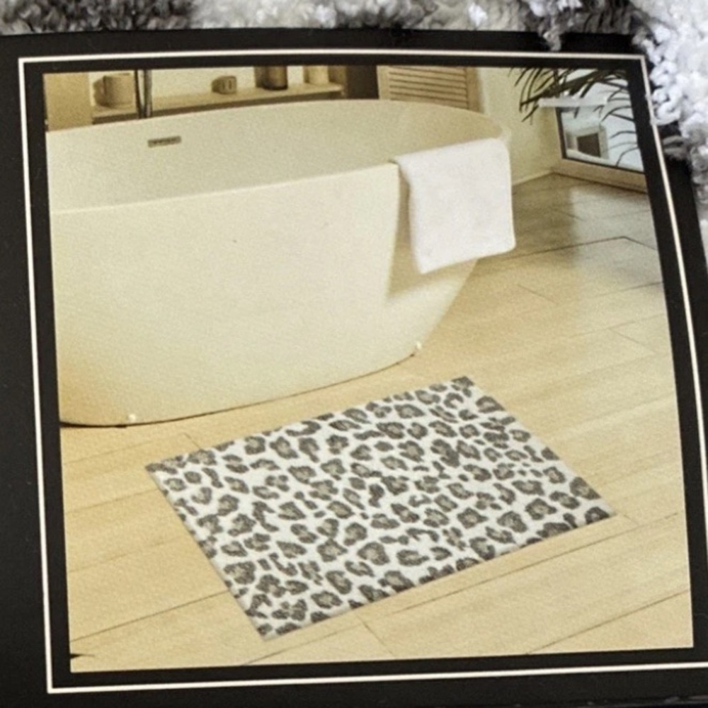 Rachel Zoe Gray Grey White Cheetah Leopard Animal Print Bath Rug 20” x 32” New - Picture 2 of 4